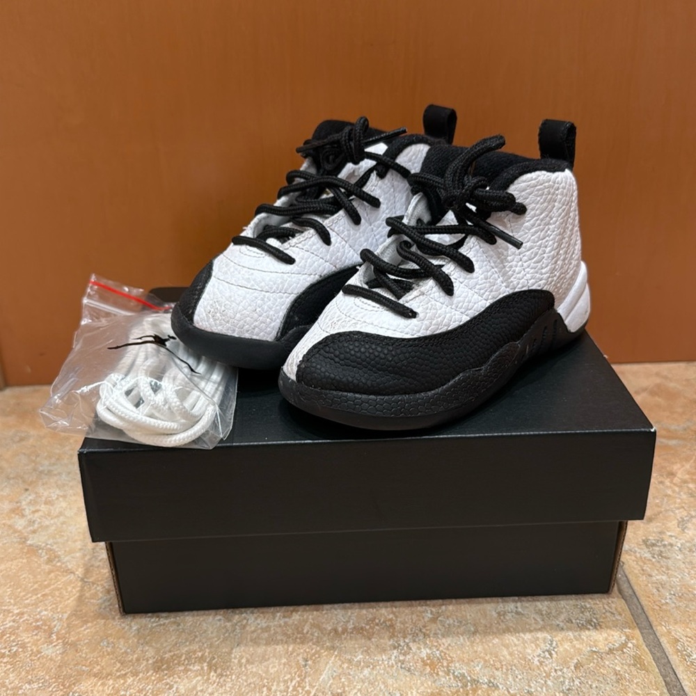 Jordan 12 Retro 
Size 8C